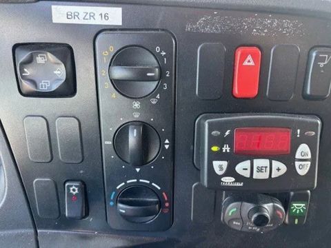 Mercedes-Benz L 4x2 ORIGINAL DUTCH COOLER TRUCK WITH CARRIER XARIOS 600D/E (MANUAL GEARBOX / AIRCONDITIONING / 2.000 KG. TAILLIFT) | Engel Trucks B.V. [11]