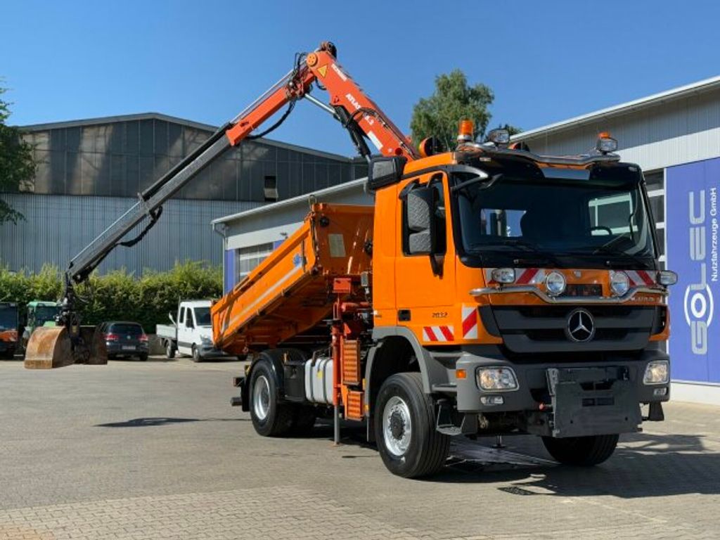 Mercedes-Benz  (2)