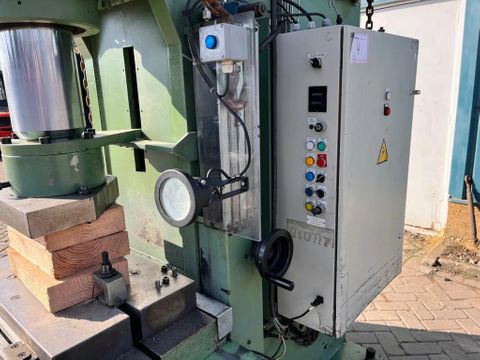 Hydro- Presses PH800   Press machines with capacity from 60 tons to 80 tons | Brabant AG Industrie [6]