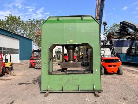 van de Graaf HVK-300  PRES | Brabant AG Industrie [1]