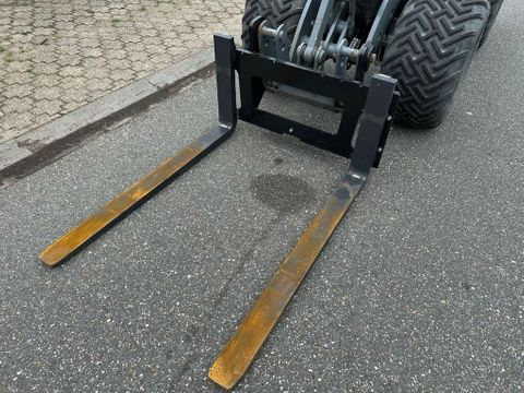 Giant G2700 X-TRA HD | Used Machinery Trading B.V. [11]