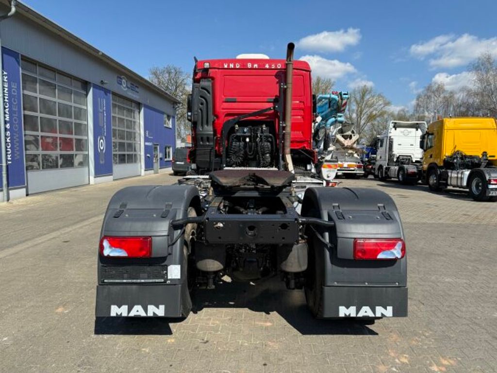 MAN  (4)