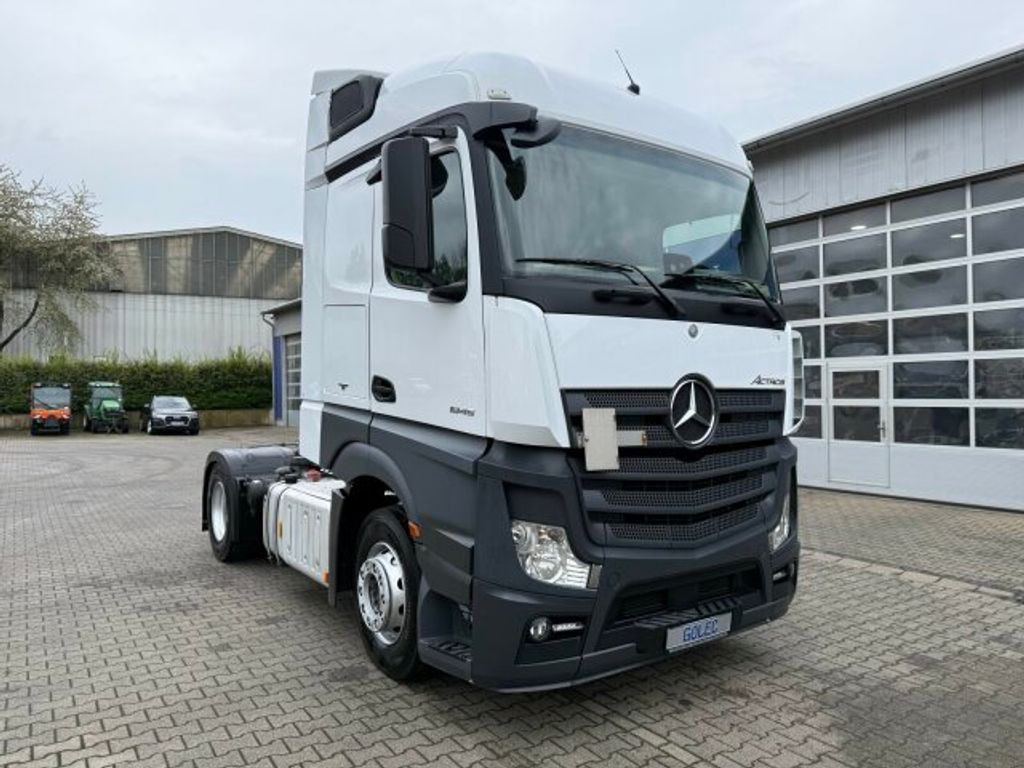 Mercedes-Benz  (1)