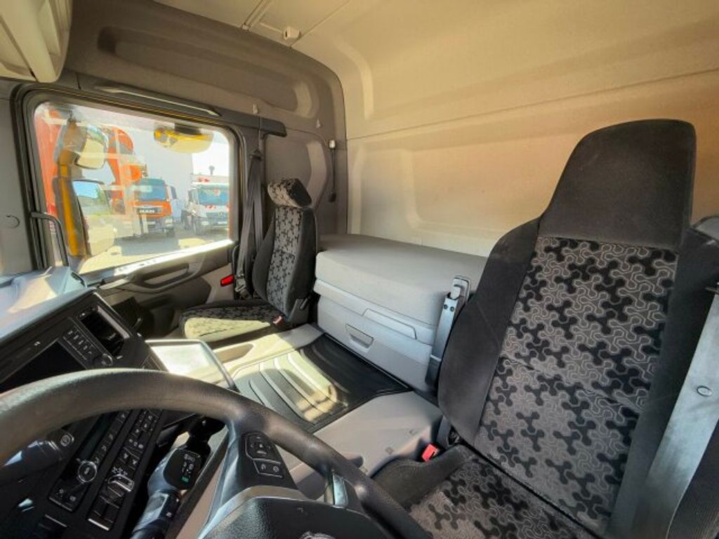 Scania  (8)