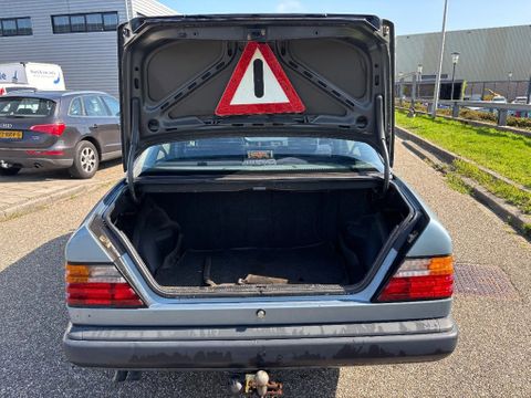Mercedes-Benz W124 Automaat Trekhaak Schuifdak MARGE | Van Nierop BV [12]