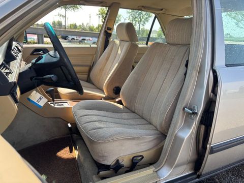 Mercedes-Benz W124 Automaat Airco Trekhaak Cruisecontrol MARGE | Van Nierop BV [10]