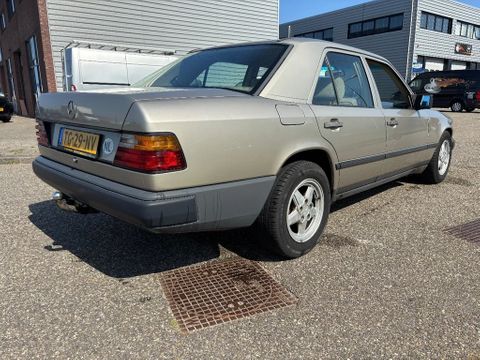 Mercedes-Benz W124 Automaat Airco Trekhaak Cruisecontrol MARGE | Van Nierop BV [3]