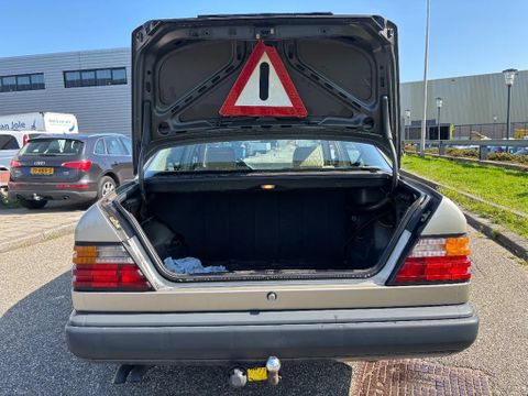 Mercedes-Benz W124 Automaat Airco Trekhaak Cruisecontrol MARGE | Van Nierop BV [7]