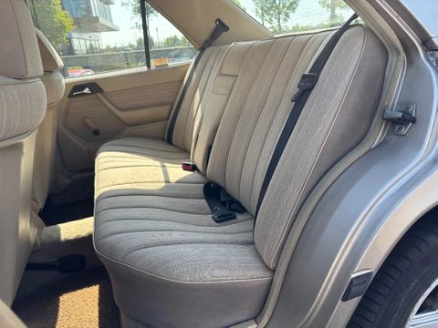 Mercedes-Benz W124 Automaat Airco Trekhaak Cruisecontrol MARGE | Van Nierop BV [8]