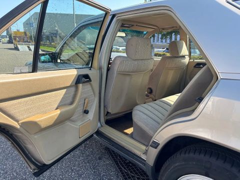Mercedes-Benz W124 Automaat Airco Trekhaak Cruisecontrol MARGE | Van Nierop BV [9]