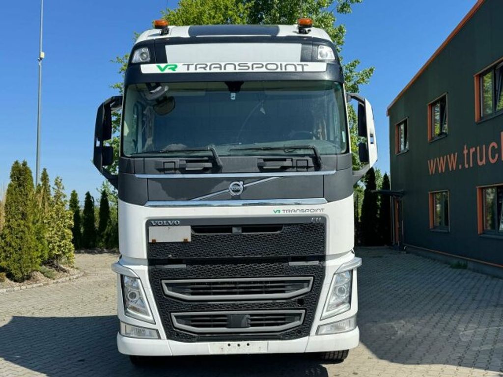 Volvo  (2)