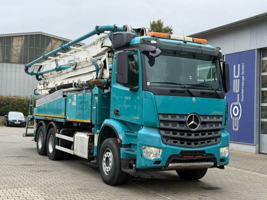 Mercedes-Benz  (1)