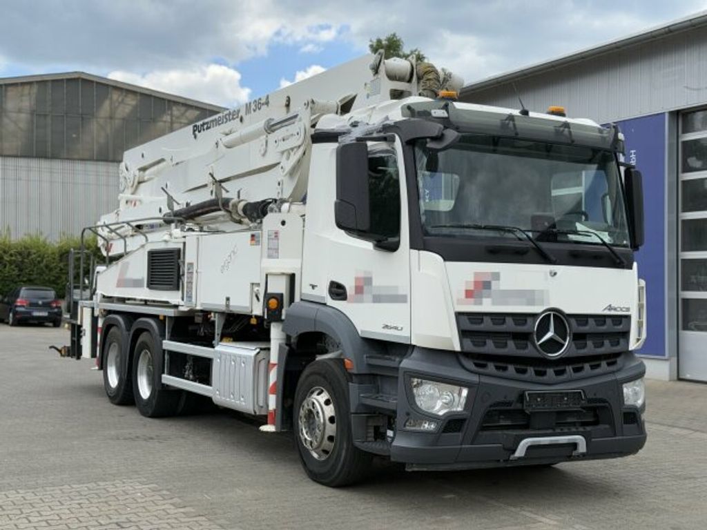 Mercedes-Benz  (1)