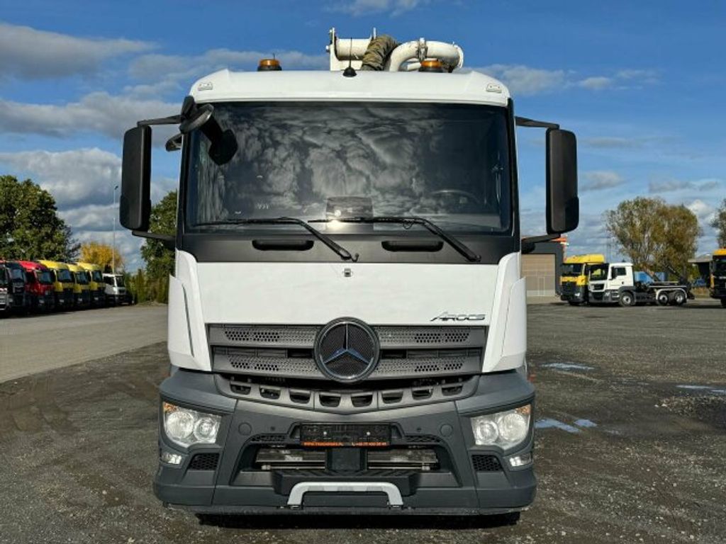 Mercedes-Benz  (2)