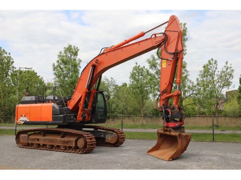 Hitachi
ZX300 LC-6 | ROTOTILT | BUCKET | GPS | Hulleman Trucks [5]