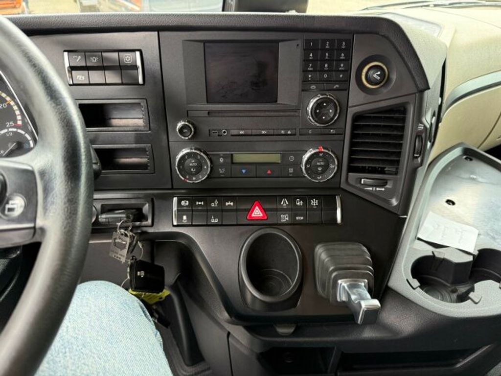 Mercedes-Benz  (11)