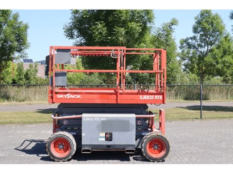 Skyjack
SJ 6832 RTE | 12 METER | 454 KG | Hulleman Trucks [1]