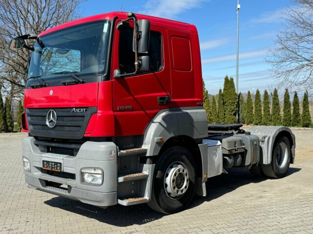 Mercedes-Benz  (2)