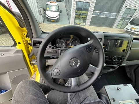 Mercedes-Benz 319 cdi 6 cil automaat ambulance let op motor defect | Van Nierop BV [17]