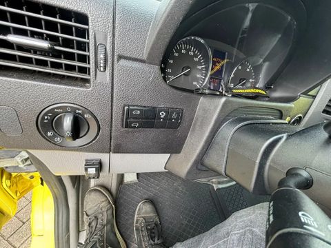Mercedes-Benz 319 cdi 6 cil automaat ambulance let op motor defect | Van Nierop BV [18]