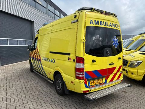 Mercedes-Benz 319 cdi 6 cil automaat ambulance let op motor defect | Van Nierop BV [8]