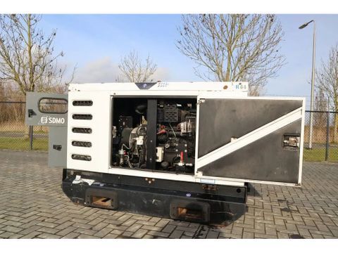 SDMO
R44C3 | 44 KVA | GOOD WORKING | Hulleman Trucks [6]