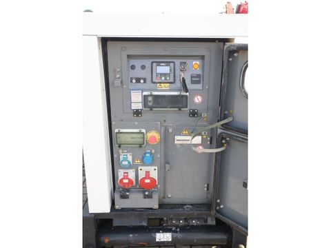 SDMO
R44C3 | 44 KVA | GOOD WORKING | Hulleman Trucks [9]