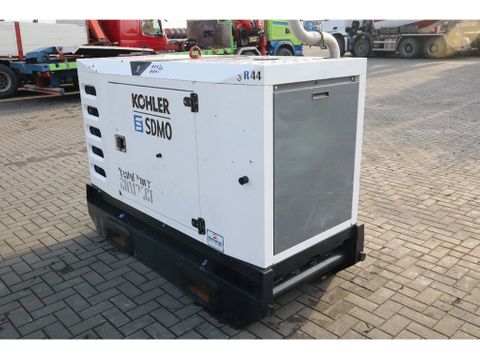 SDMO
R44C3 | 44 KVA | GOOD WORKING | Hulleman Trucks [4]