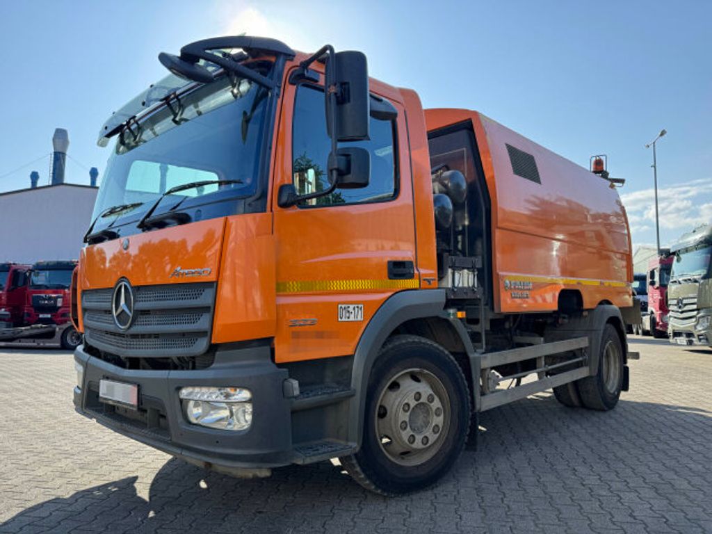 Mercedes-Benz  (2)