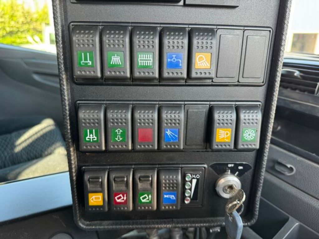 Mercedes-Benz  (9)