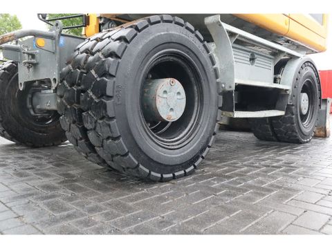 Liebherr
A916 LITRONIC | ROTOTILT | BUCKET | DOZERBLADE | Hulleman Trucks [12]