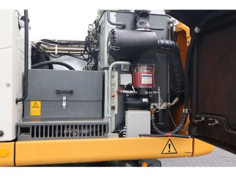 Liebherr
A916 LITRONIC | ROTOTILT | BUCKET | DOZERBLADE | Hulleman Trucks [14]