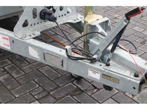 Brian James
DIGGER PLANT 2700 KG | TANDEM AXLE | MACHINE TRANSPORT | Hulleman Trucks [18]