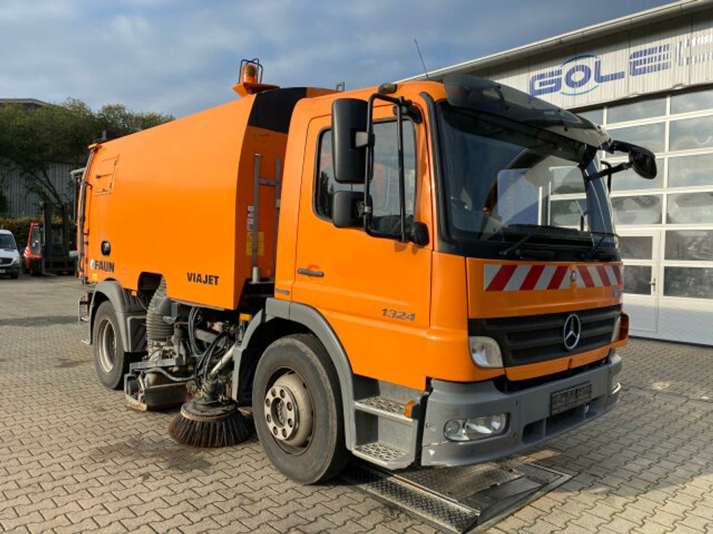 Mercedes-Benz  (1)