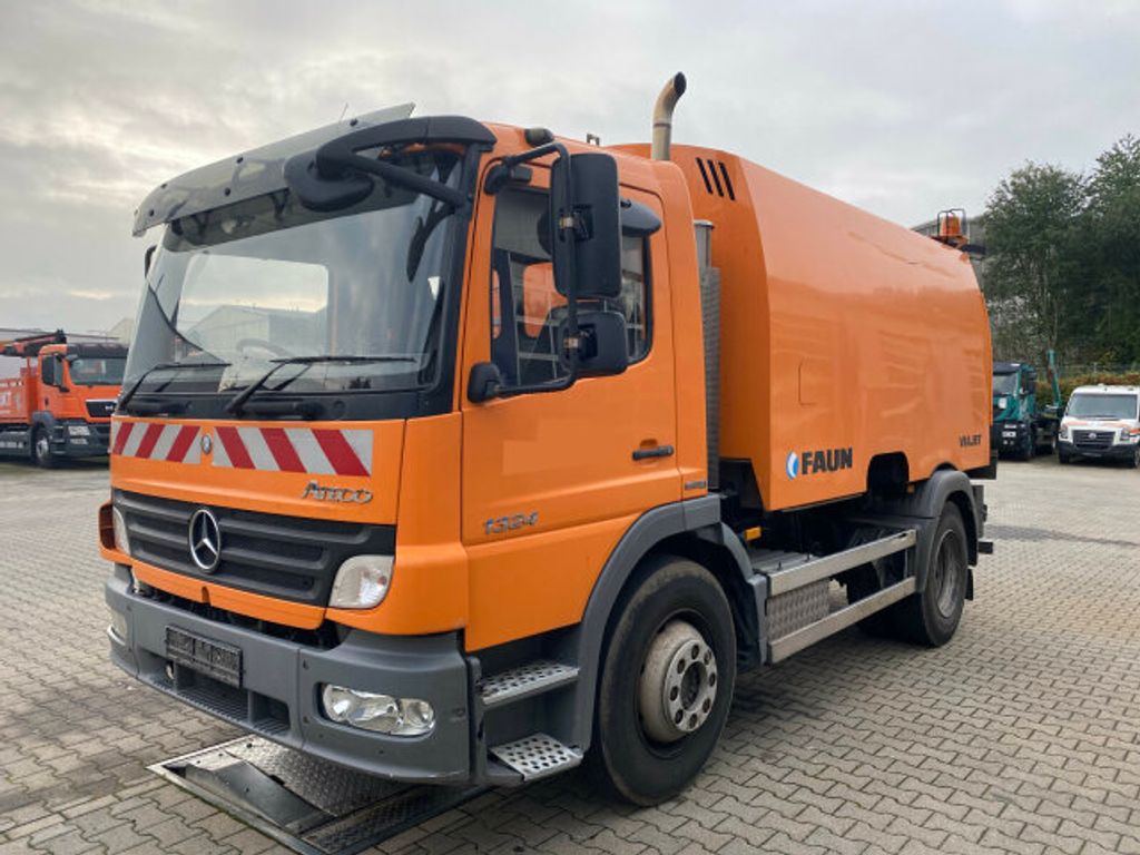 Mercedes-Benz  (2)