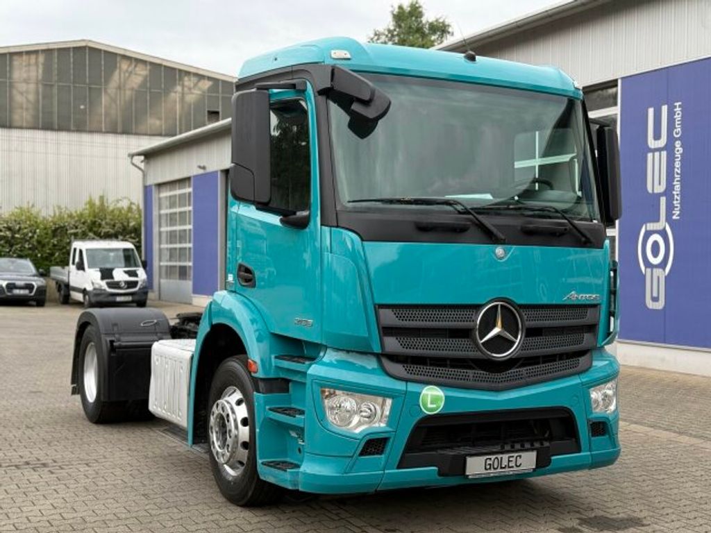 Mercedes-Benz  (1)
