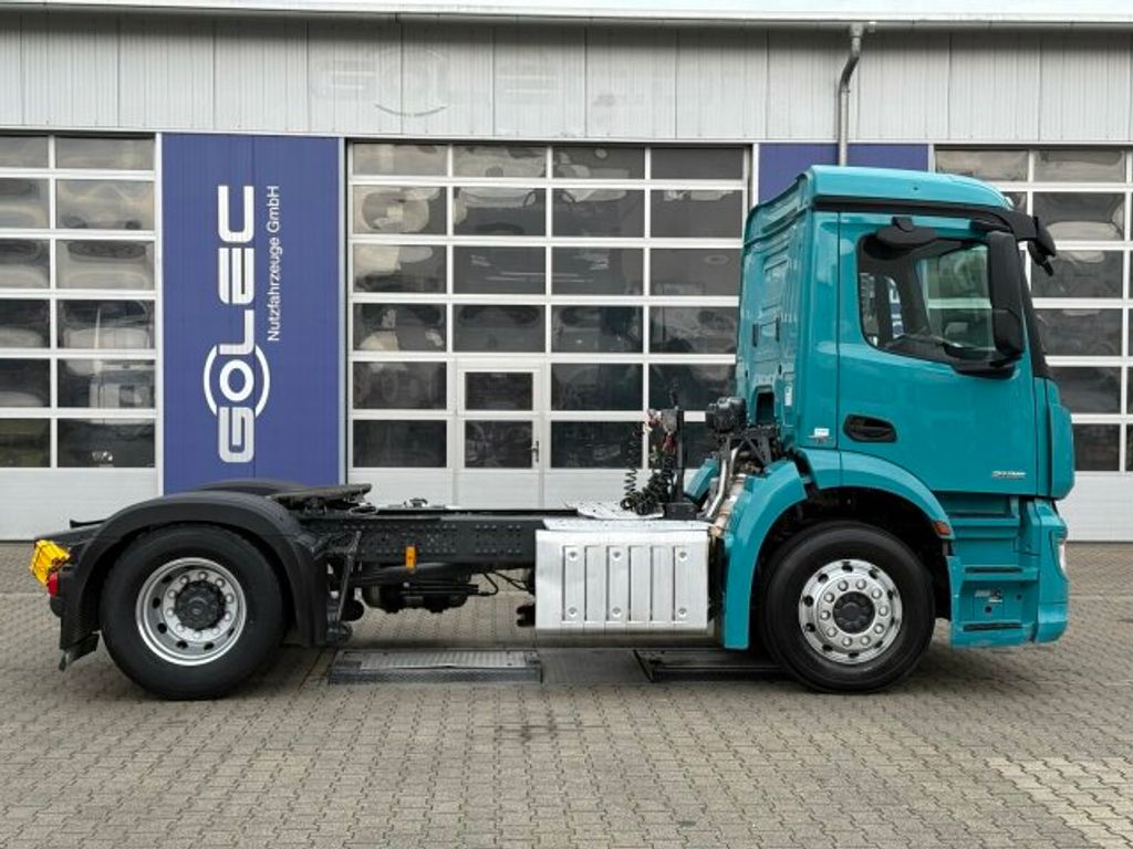 Mercedes-Benz  (2)