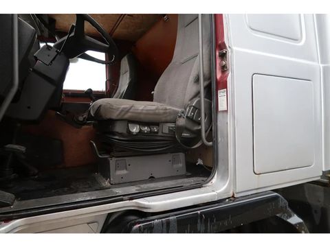 Volvo F12-360 - Classic truck - Horse truck | Companjen Bedrijfswagens BV [10]