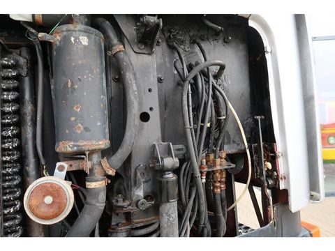 Volvo F12-360 - Classic truck - Horse truck | Companjen Bedrijfswagens BV [23]