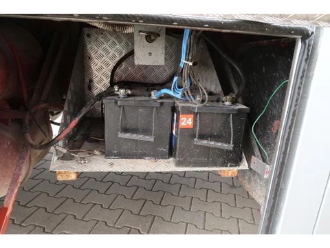 Volvo F12-360 - Classic truck - Horse truck | Companjen Bedrijfswagens BV [30]