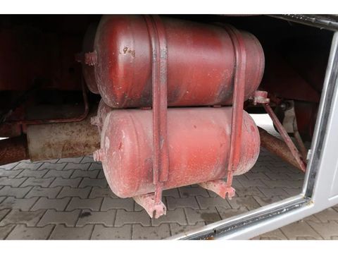 Volvo F12-360 - Classic truck - Horse truck | Companjen Bedrijfswagens BV [31]