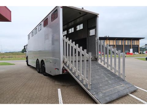 Volvo F12-360 - Classic truck - Horse truck | Companjen Bedrijfswagens BV [43]