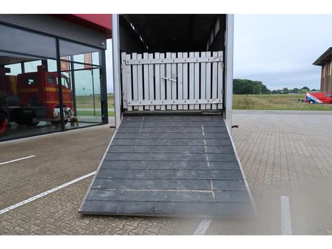 Volvo F12-360 - Classic truck - Horse truck | Companjen Bedrijfswagens BV [45]