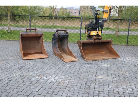 Liebherr
R914 COMPACT S | ROTOTILT | 3X BUCKET | DOZERBLADE | Hulleman Trucks [11]