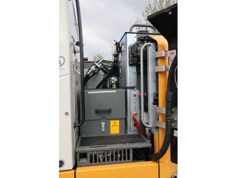 Liebherr
R914 COMPACT S | ROTOTILT | 3X BUCKET | DOZERBLADE | Hulleman Trucks [14]