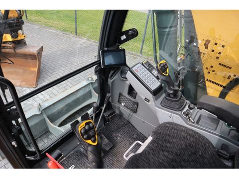 Liebherr
R914 COMPACT S | ROTOTILT | 3X BUCKET | DOZERBLADE | Hulleman Trucks [17]