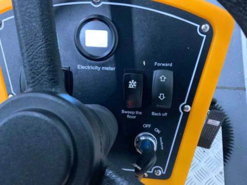 JCB B4 | Used Machinery Trading B.V. [11]