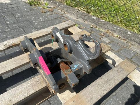 SMP
S60 | HALF-AUTO QUICK COUPLER | SNELWISSEL | VOLVO EC18 | Hulleman Trucks [7]