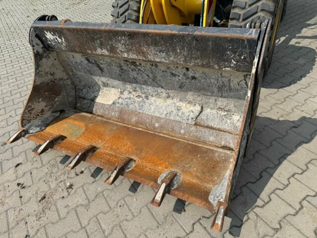 Komatsu  (15)