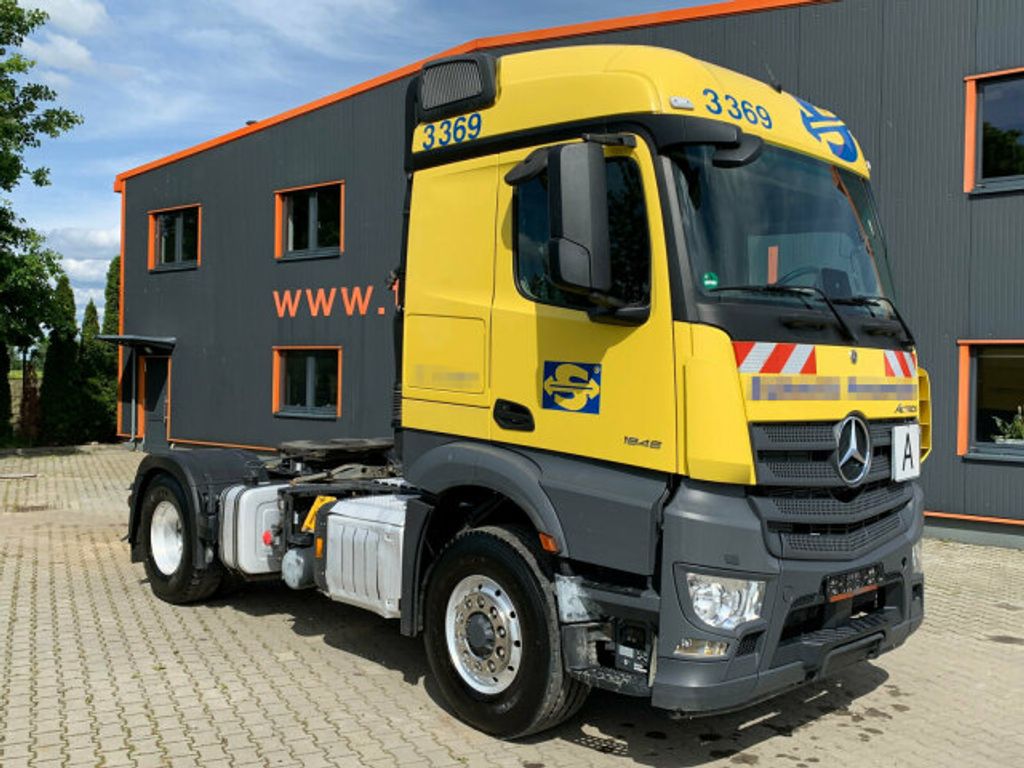 Mercedes-Benz  (1)